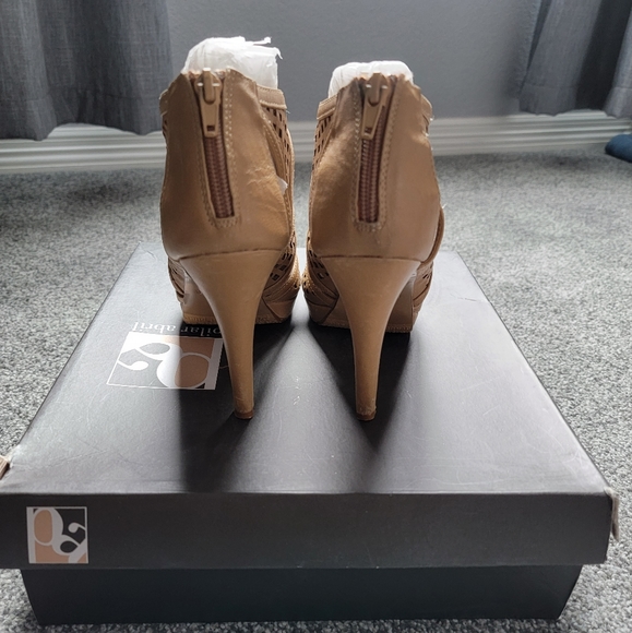 Nude Heels - Picture 4 of 4